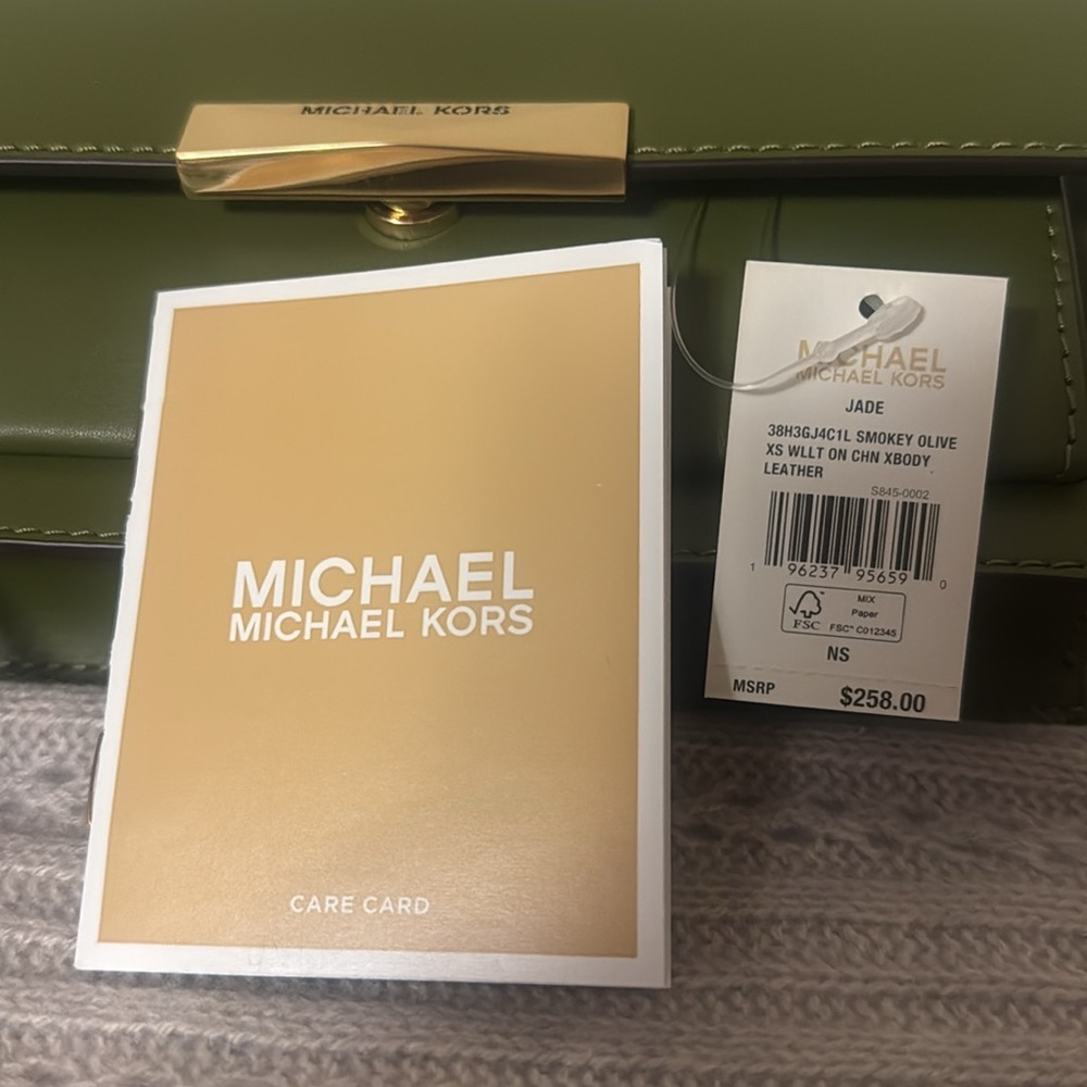 Michael Kors Elegant Green and Gold Crossbody Bag with Chain - Picture 2 of 11